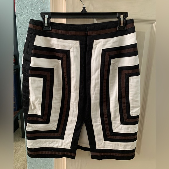 White House Black Market skirt with sewn geometric detail. Size 6. - Picture 2 of 4